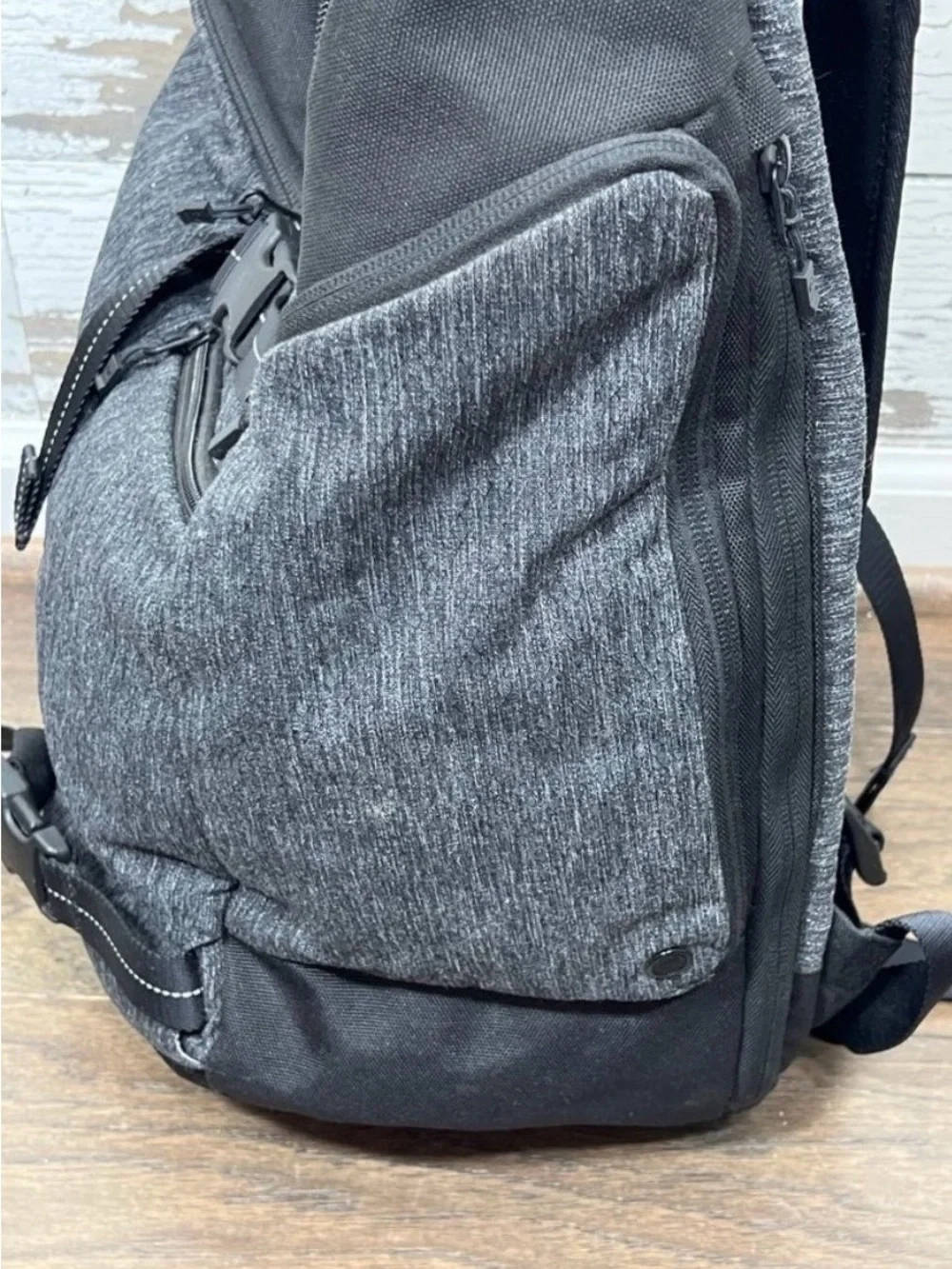 Lululemon Sojourn Backpack Black EUC